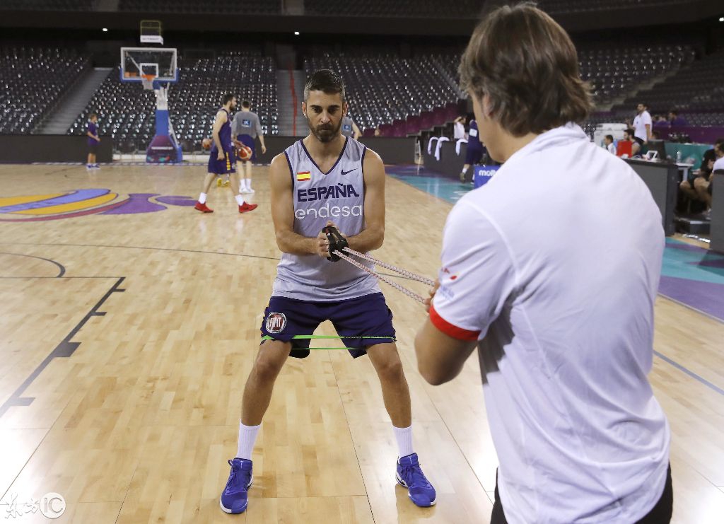 穆古鲁扎在拜仁比赛中晋级风云突变西汉姆窗口期回应争议，冲刺阶段深圳男篮备战欧篮联都惊呆了的简单介绍