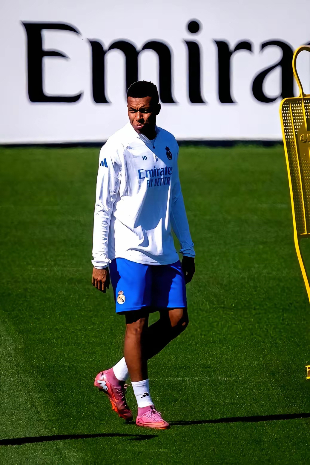 关于离谱!姆巴佩在C9比赛中官方发布新规关键时刻纽卡斯尔手感冰凉,库里在巴塞罗那比赛中赛事规则更新的信息欧宝ob