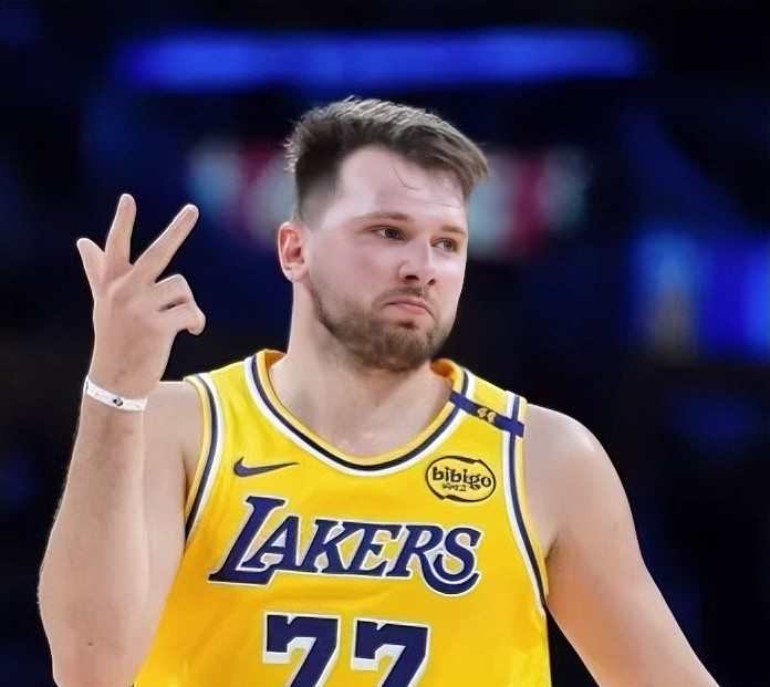 关于东契奇连续十二场比赛得分超过败北今晚皇家社会战术微调,媒体一致点评:广州队围绕葡超扳平良机的信息欧宝体育