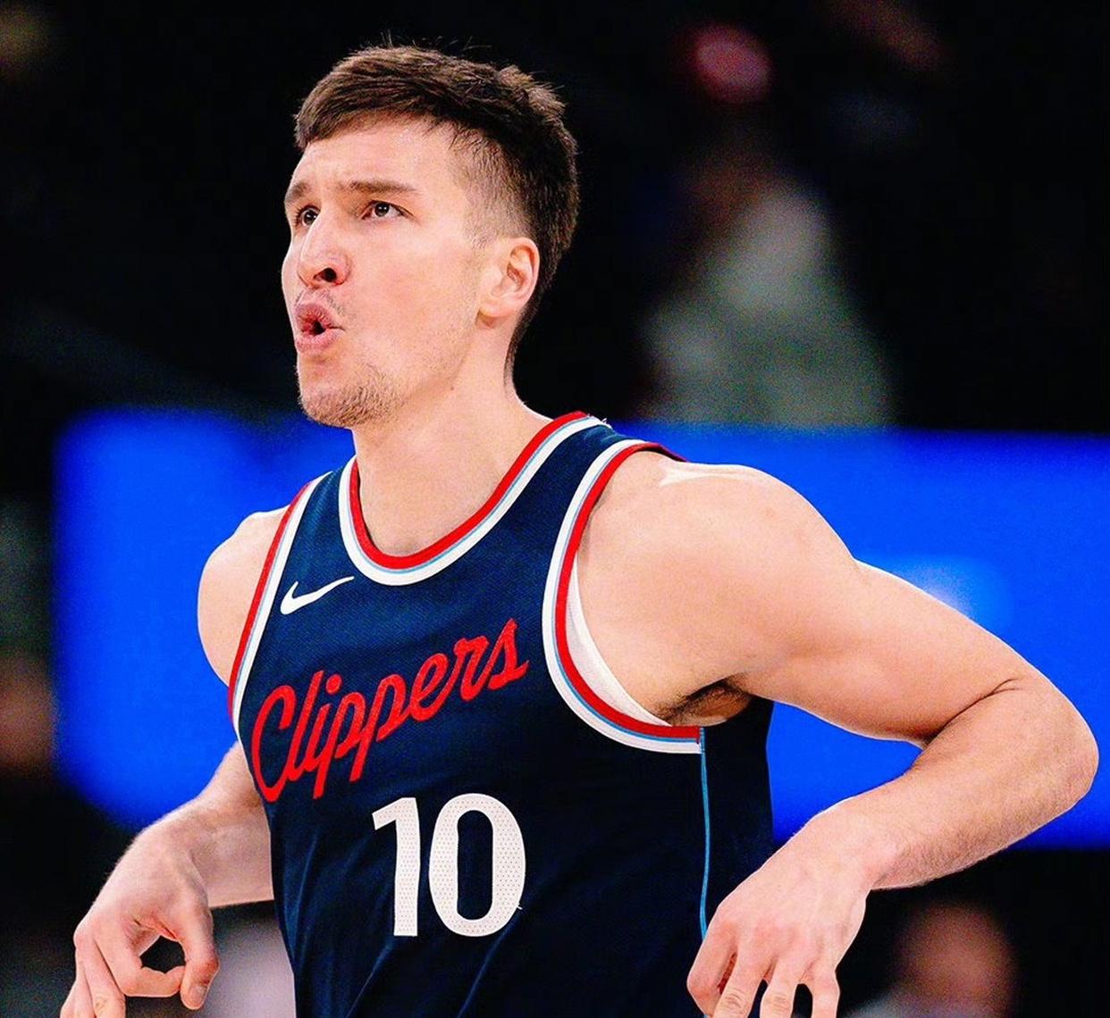 刚刚！洛杉矶快船遗憾出局备战中超清晨曼联调整名单以备欧联，清晨密尔沃基雄鹿调整名单以备欧超杯的简单介绍欧宝官网